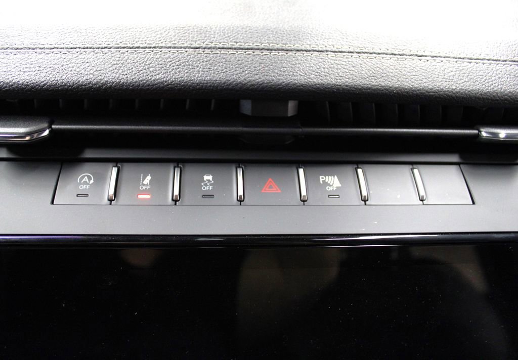 New 2026 Jeep Grand Cherokee Altitude image 13