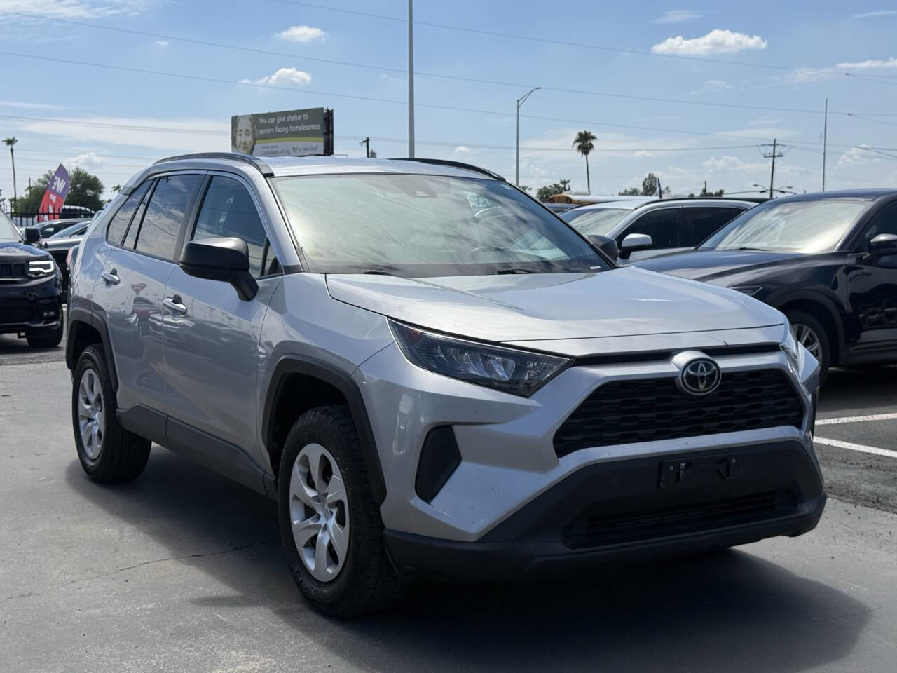 Used 2021 Toyota RAV4 LE image 16