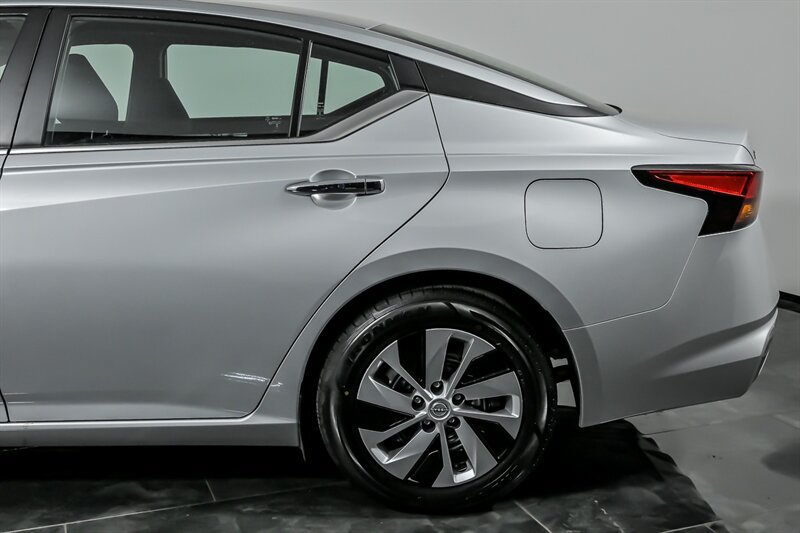 Used 2024 Nissan Altima 2.5 S FWD image 7