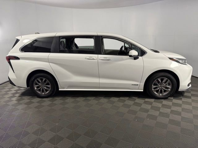 Used 2021 Toyota Sienna LE FWD image 10