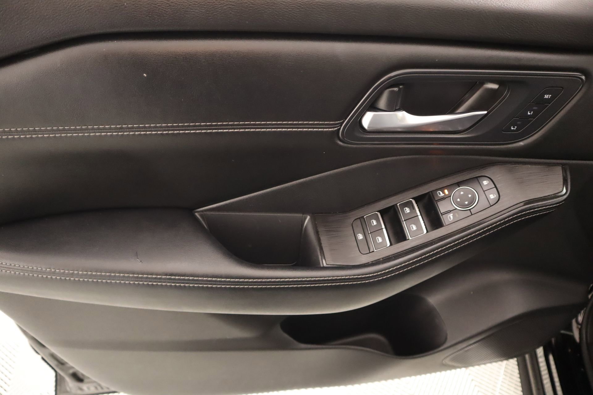 Used 2025 Nissan Rogue SL w/ SL Premium Package AWD/4WD image 17