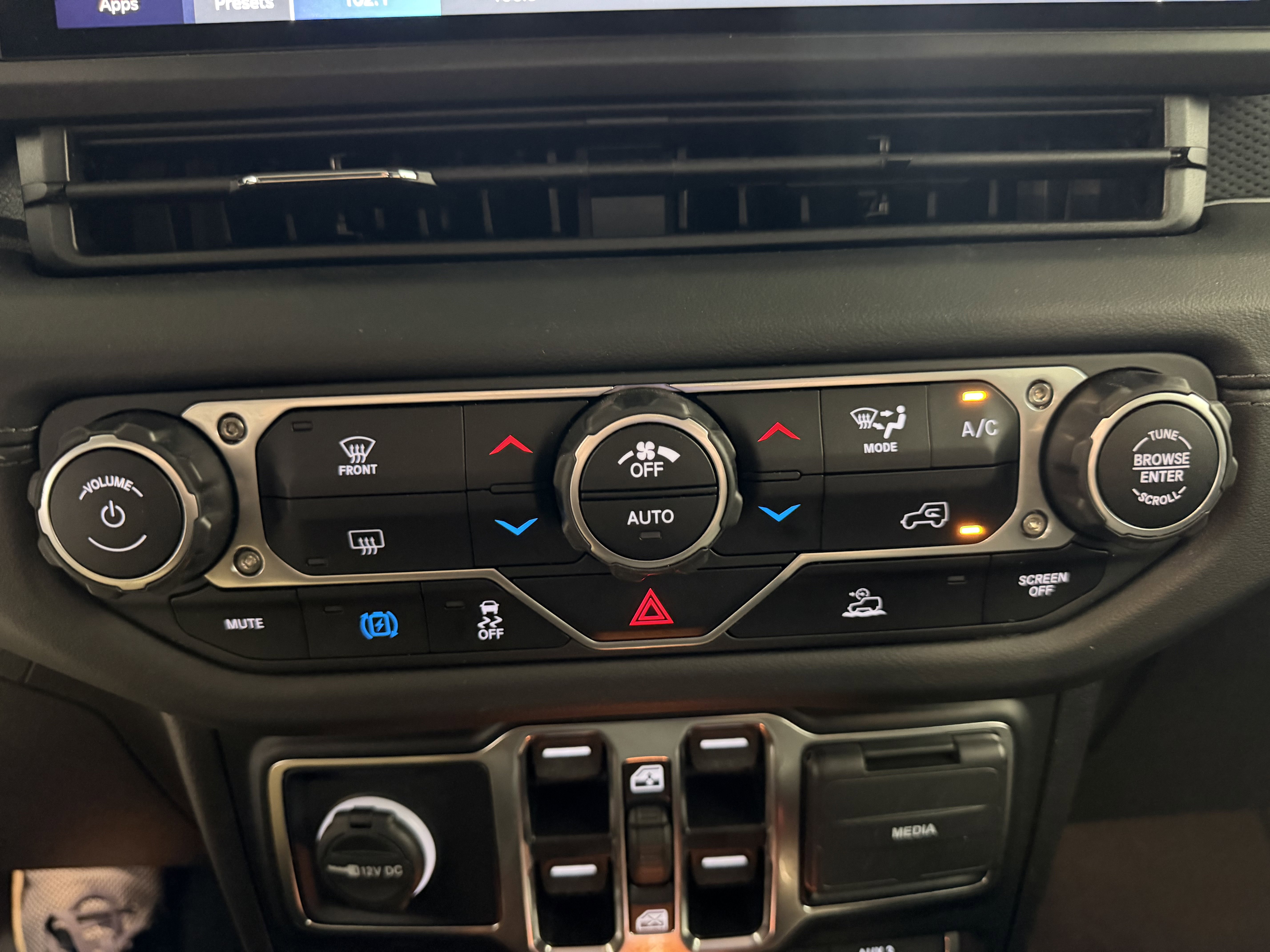 Used 2024 Jeep Wrangler Unlimited Rubicon 4xe image 19