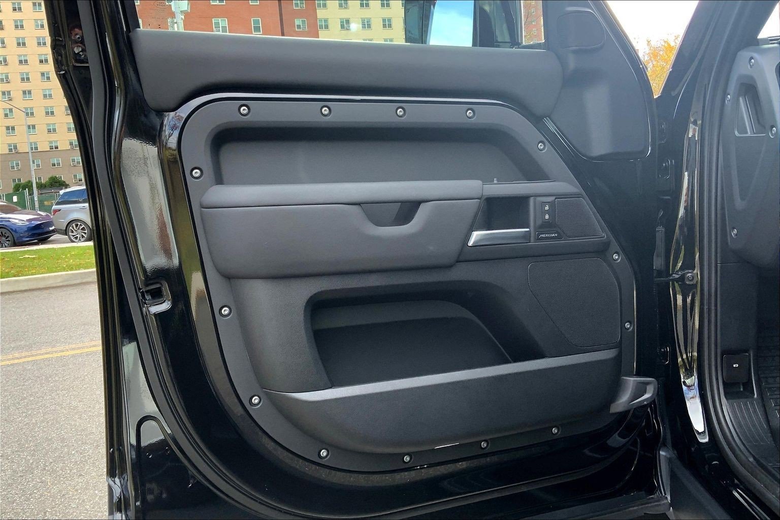 Used 2025 Land Rover Defender 110 S image 21