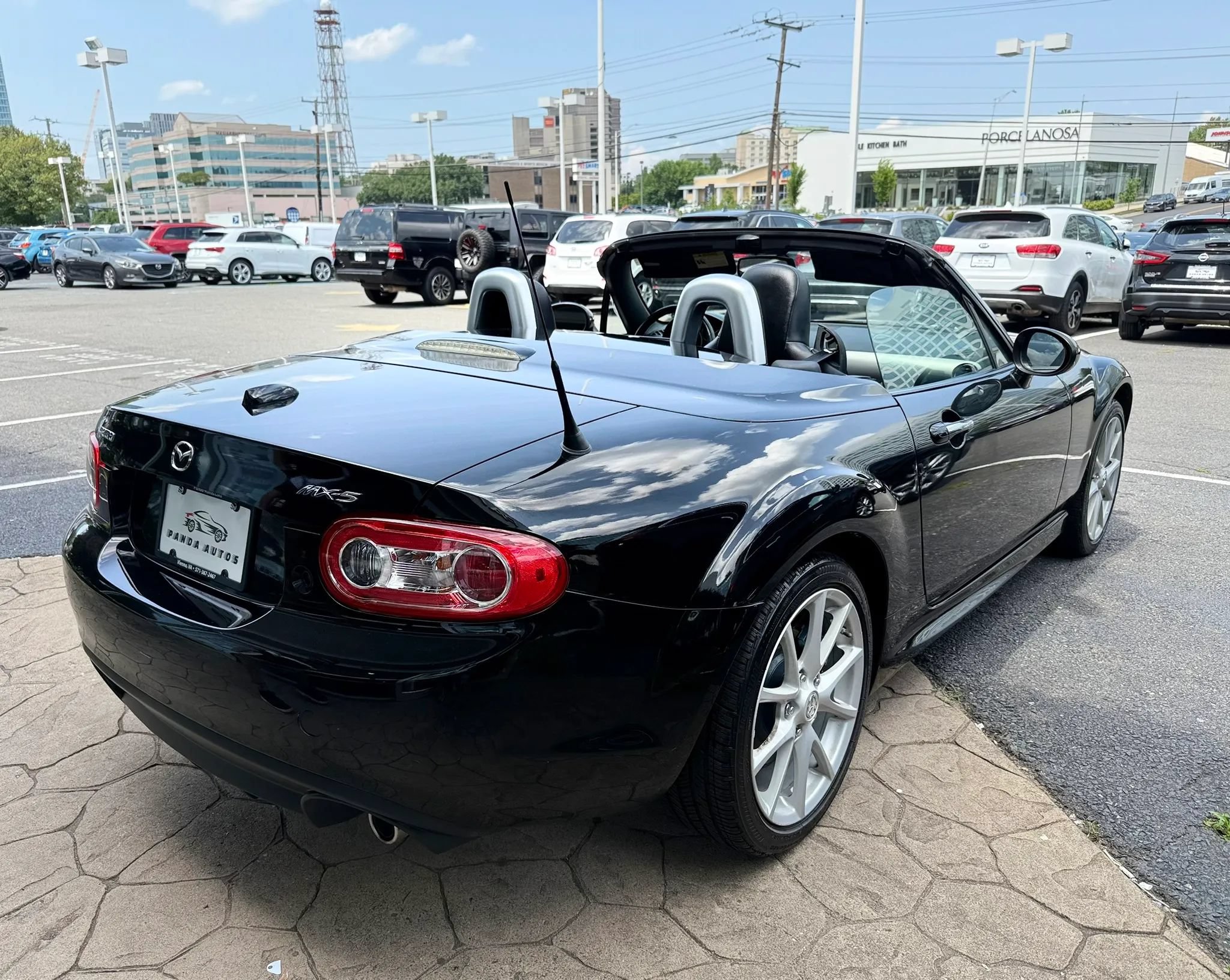 Used 2009 MAZDA MX-5 Miata Grand Touring w/ Premium Pkg RWD image 12