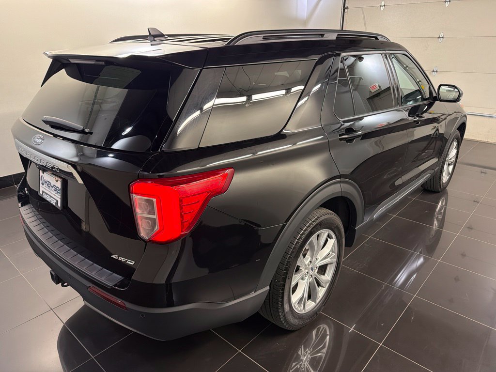Used 2024 Ford Explorer XLT w/ Equipment Group 202A AWD/4WD image 6
