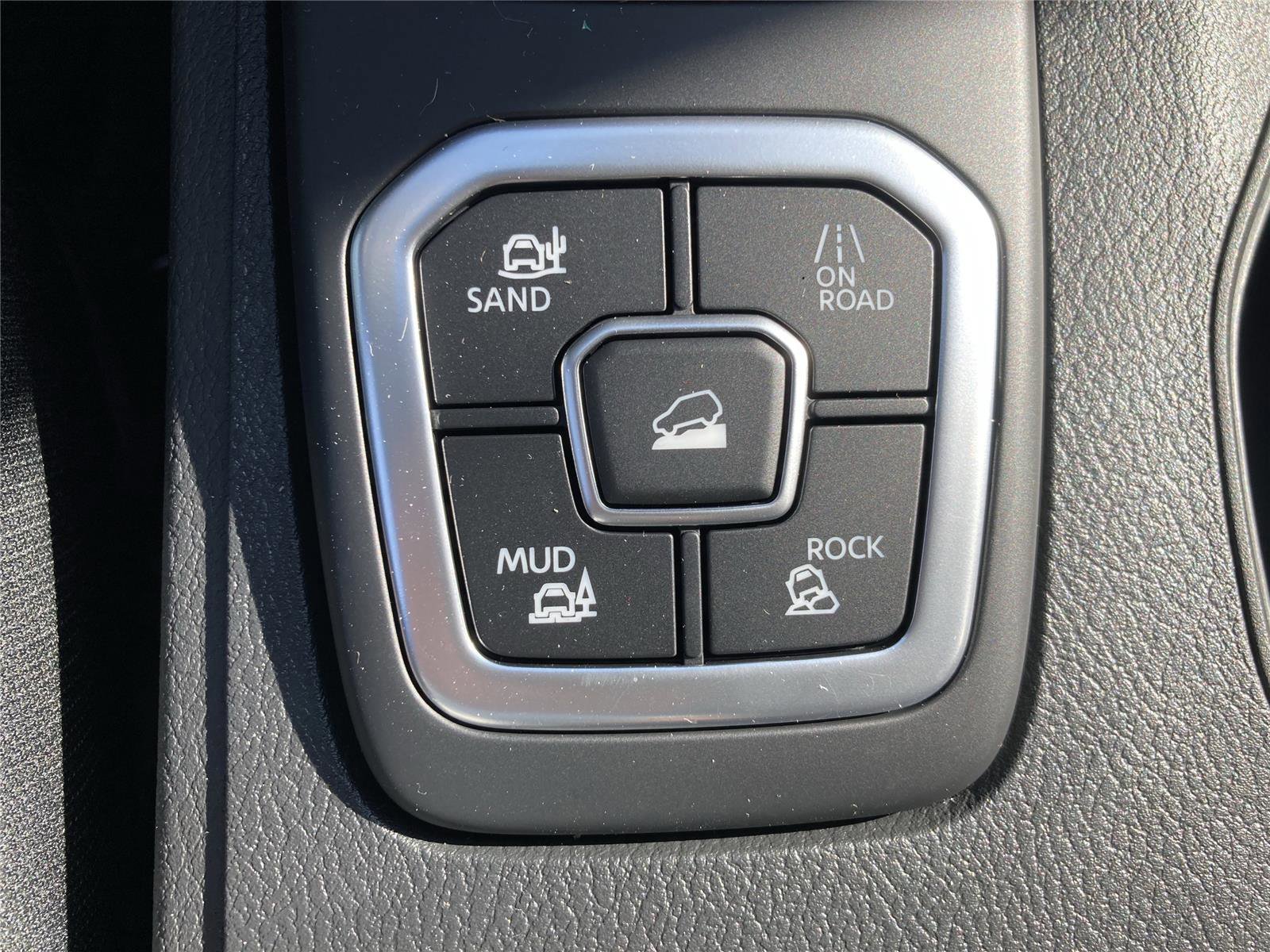 New 2026 Nissan Frontier PRO-4X w/ Pro-4x Convenience Package image 16