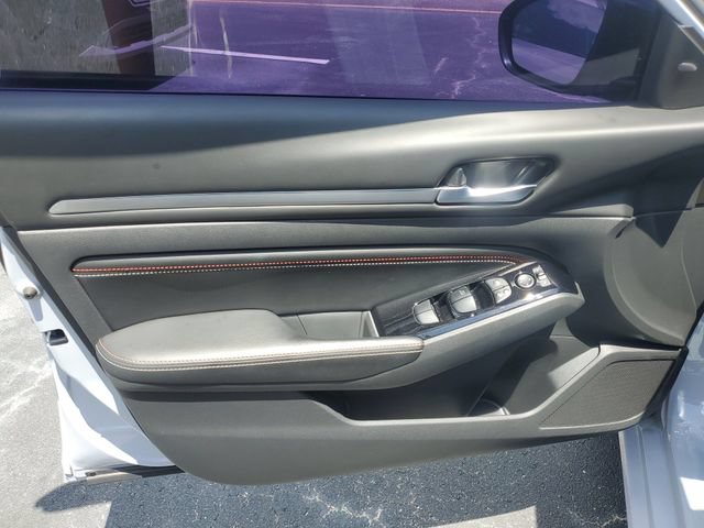 Used 2023 Nissan Altima 2.5 SR w/ SR Premium Package FWD image 12