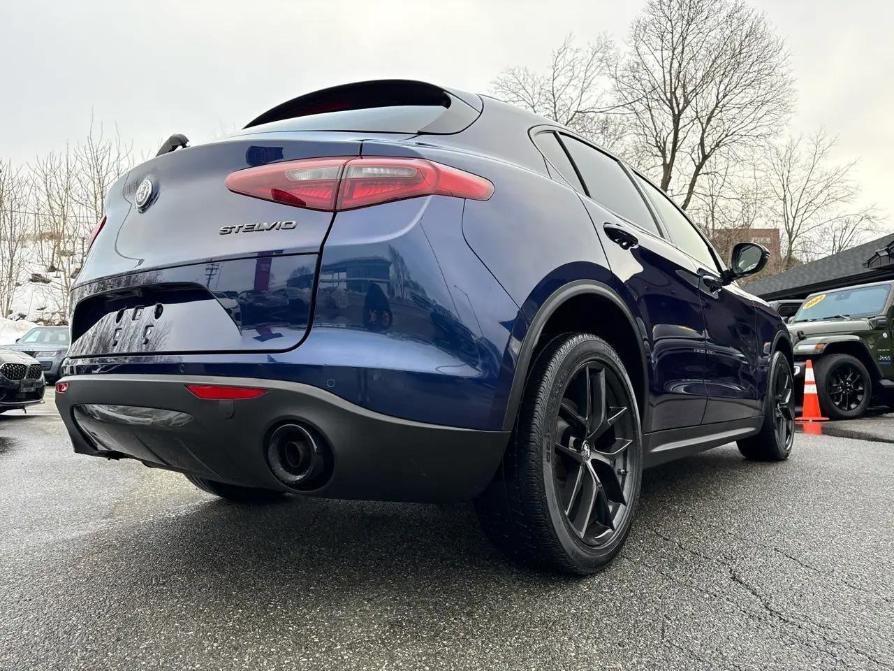 Used 2020 Alfa Romeo Stelvio AWD w/ Nero Edizione image 12