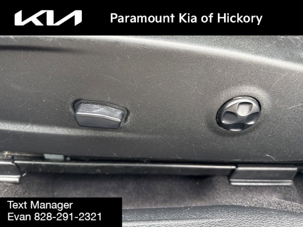 Used 2019 Dodge Challenger SXT w/ Blacktop Package image 14