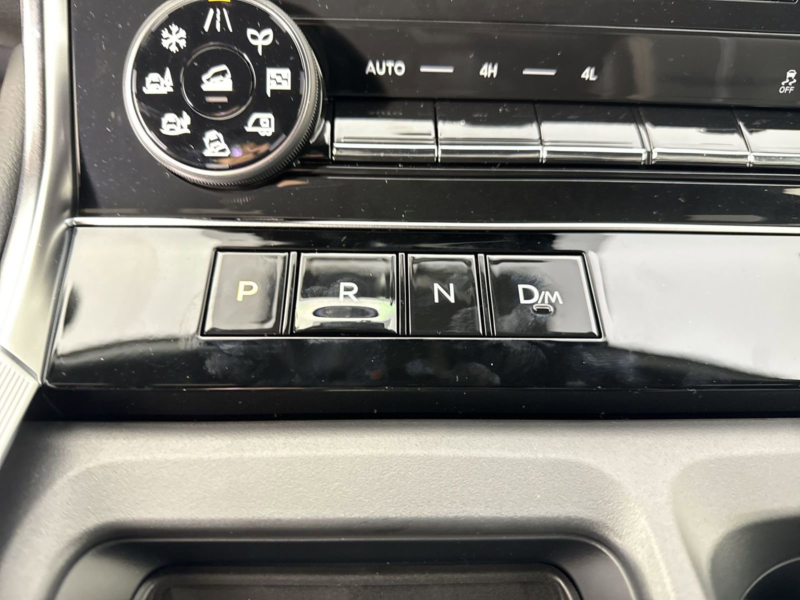 New 2026 Nissan Armada SL w/ Captain's Chari Seat Package image 18