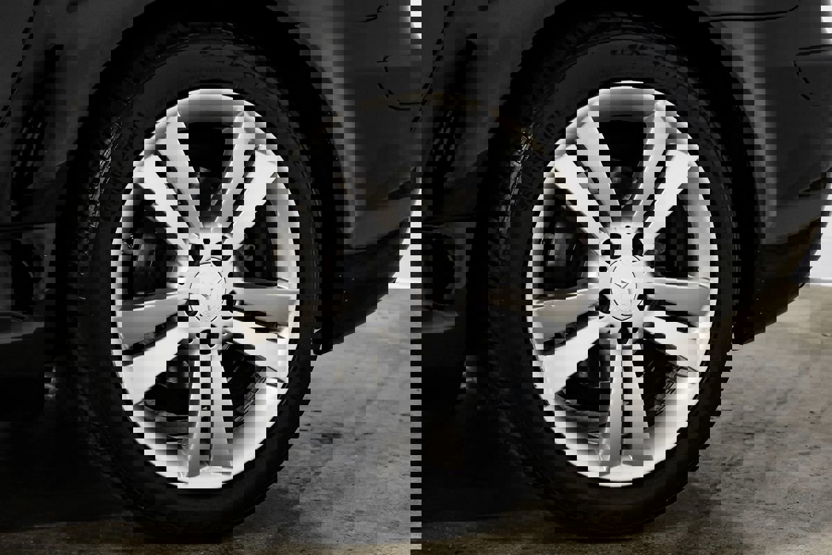 Used 2011 Mercedes-Benz SLK 300 image 44