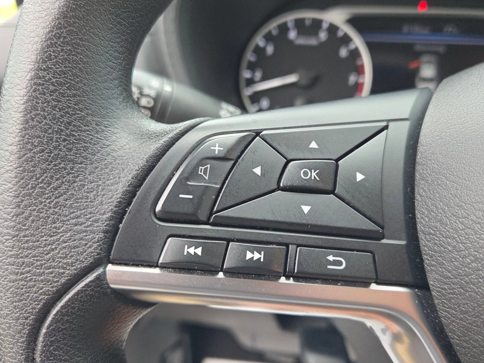 Used 2024 Nissan Sentra SV FWD image 25