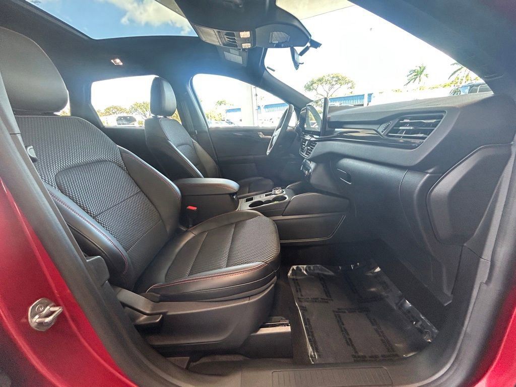 Used 2025 Ford Escape ST-Line w/ Equipment Group 301A image 25