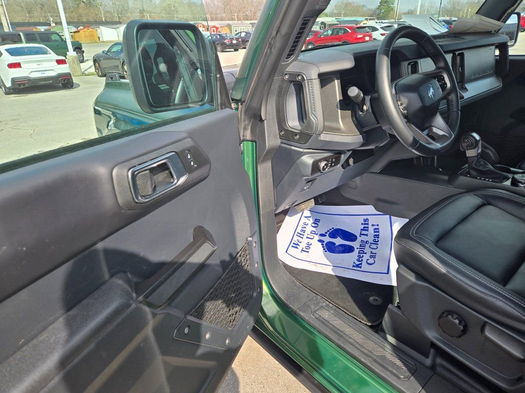 Used 2025 Ford Bronco Badlands image 6