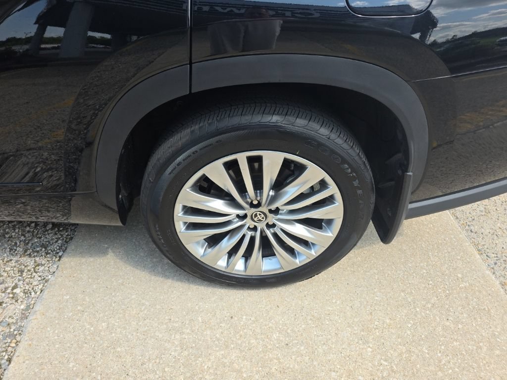 Used 2026 Toyota Highlander Platinum AWD/4WD image 11