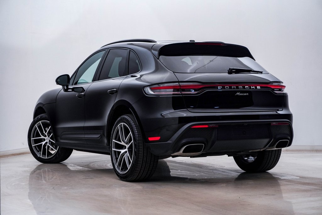 Certified 2025 Porsche Macan image 3