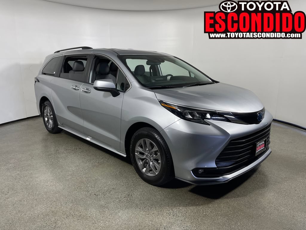 Certified 2025 Toyota Sienna XLE