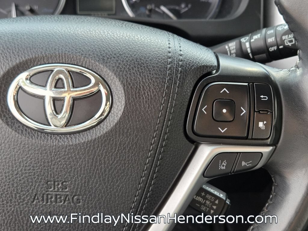 Used 2019 Toyota Highlander XLE AWD/4WD image 26