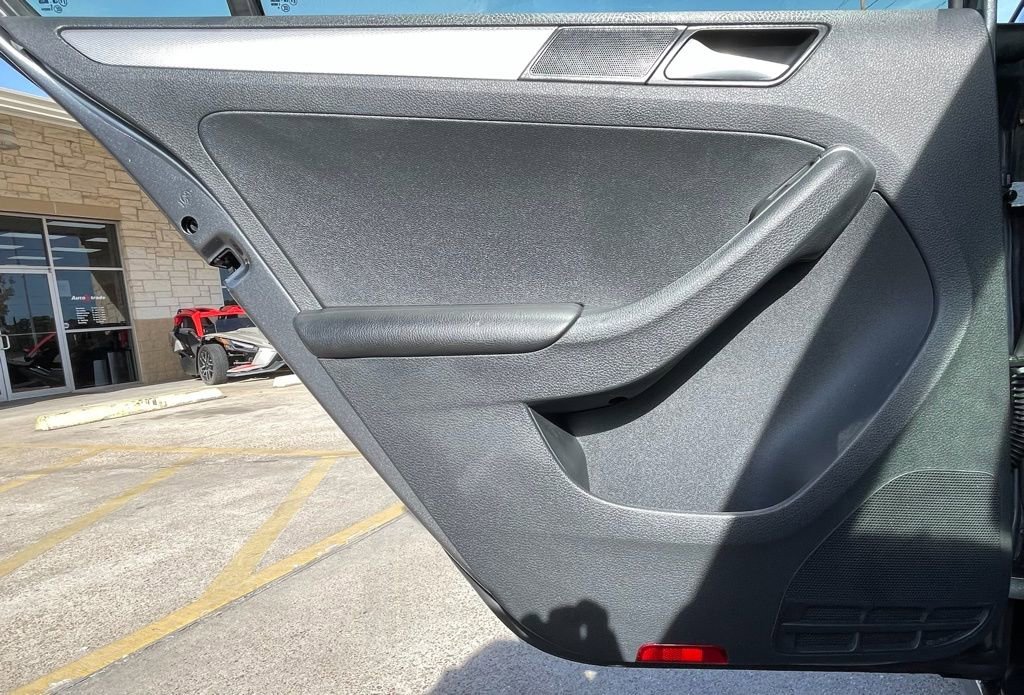Used 2017 Volkswagen Jetta SE image 35