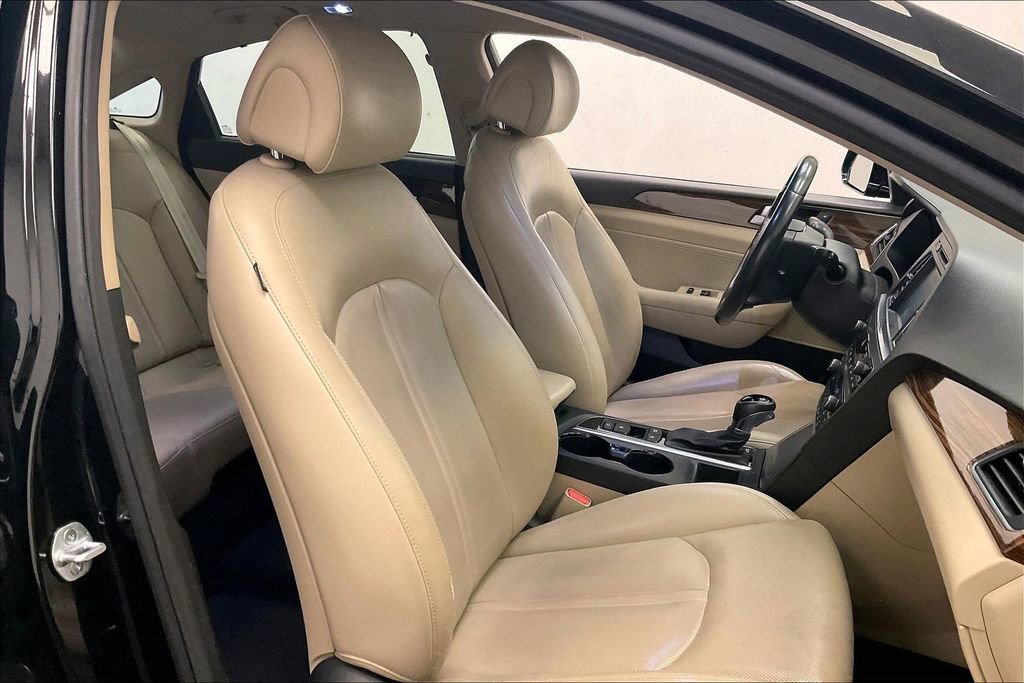 Used 2016 Hyundai Sonata Limited w/ Option Group 02 FWD image 6