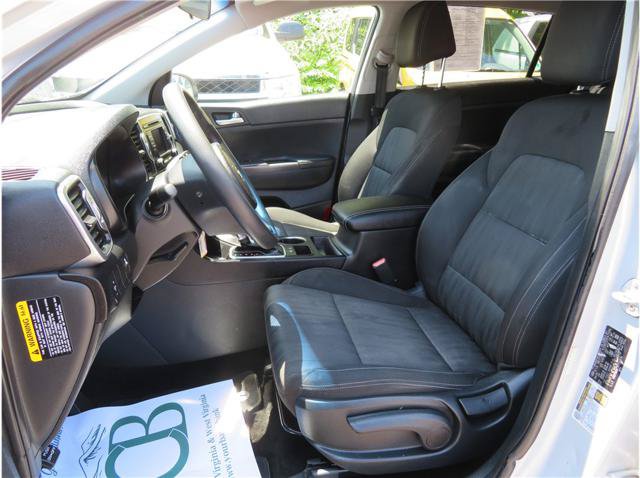 Used 2017 Kia Sportage LX FWD image 3