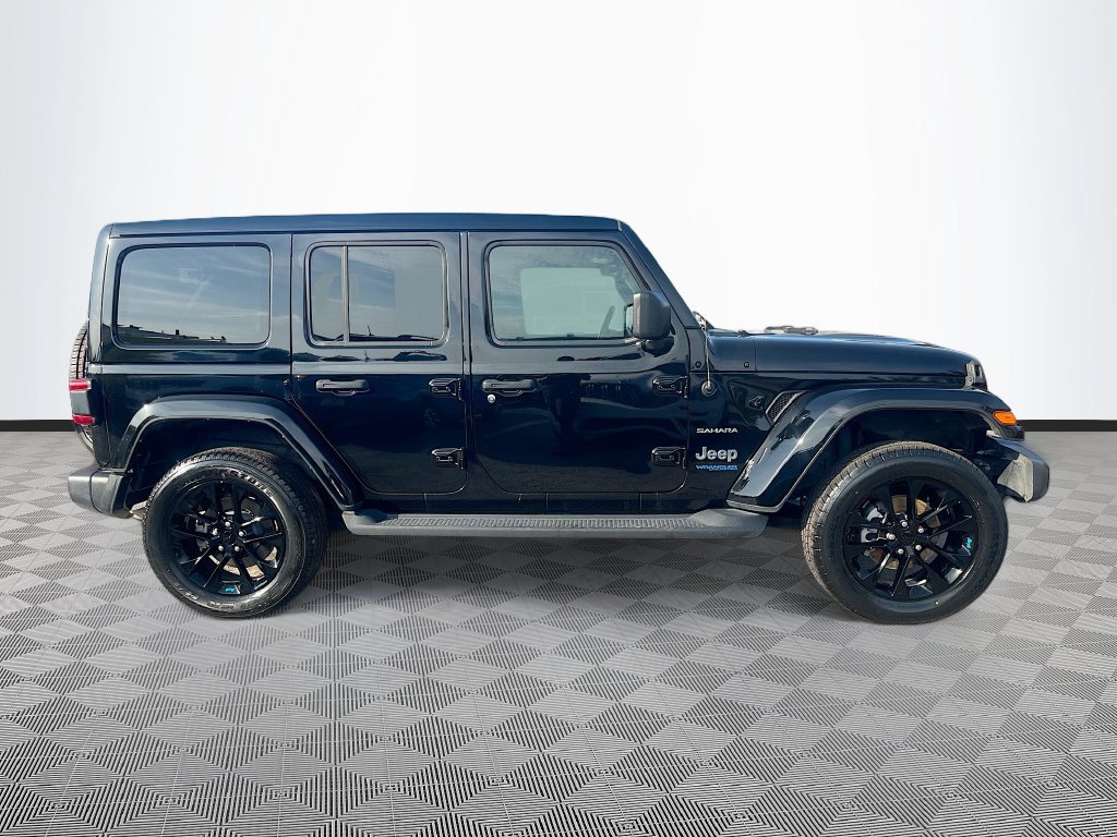 Used 2022 Jeep Wrangler Unlimited Sahara w/ Cold Weather Group AWD/4WD image 5