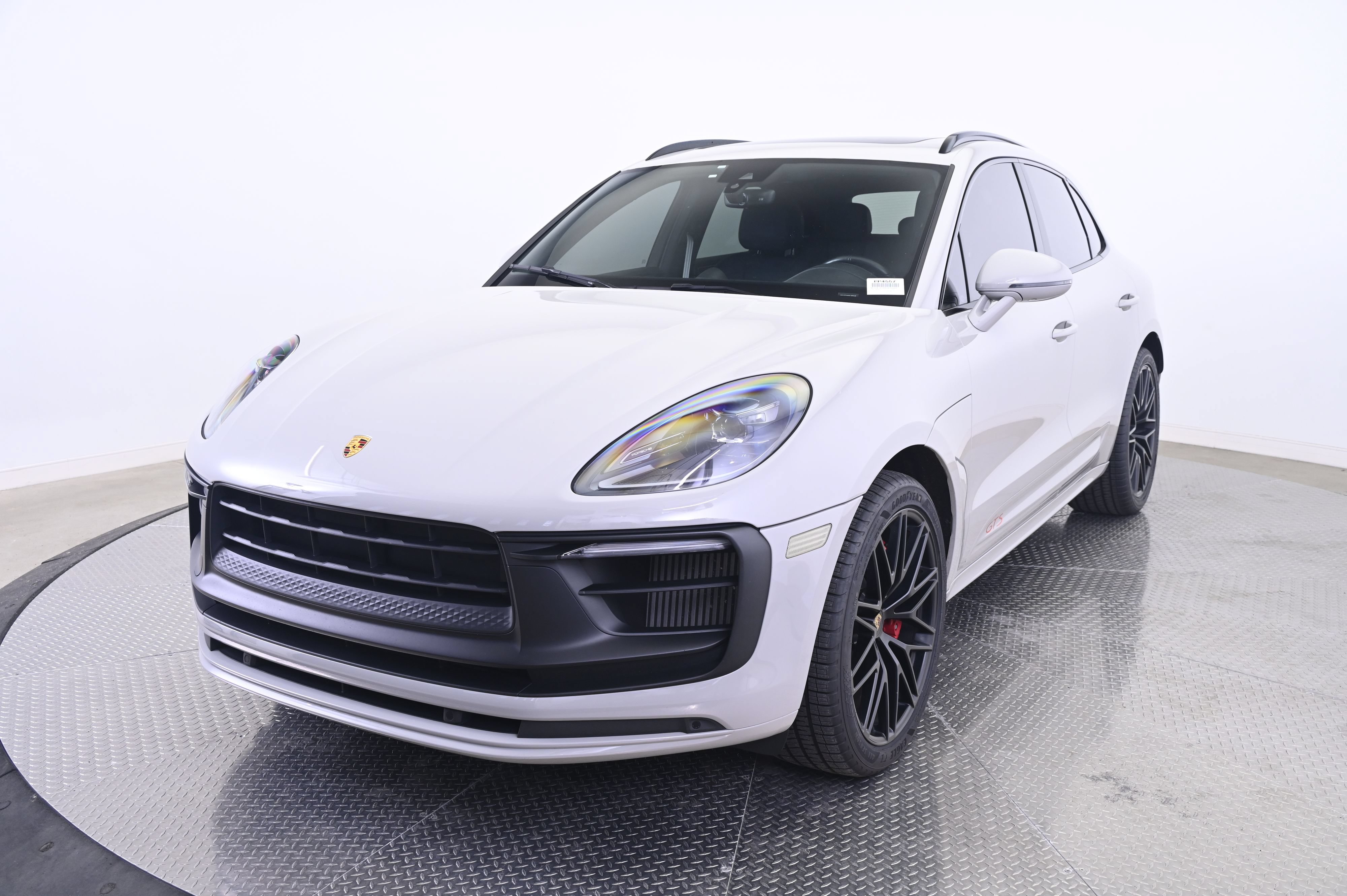 Certified 2022 Porsche Macan GTS AWD/4WD image 1