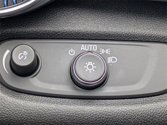 Used 2025 Chevrolet Trax LT w/ LT Convenience Package image 25