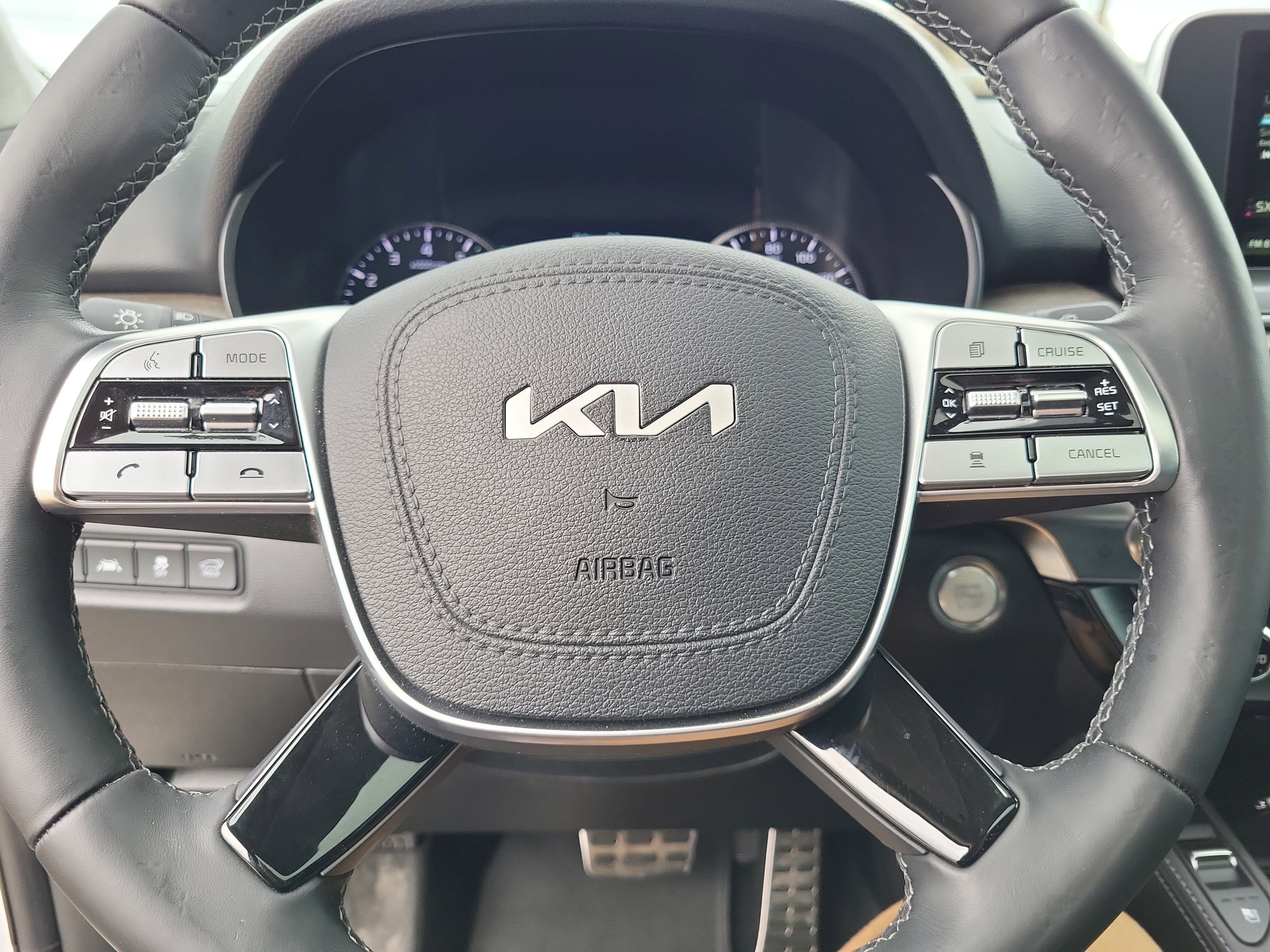 Used 2022 Kia Telluride SX w/ SX Prestige Package image 19