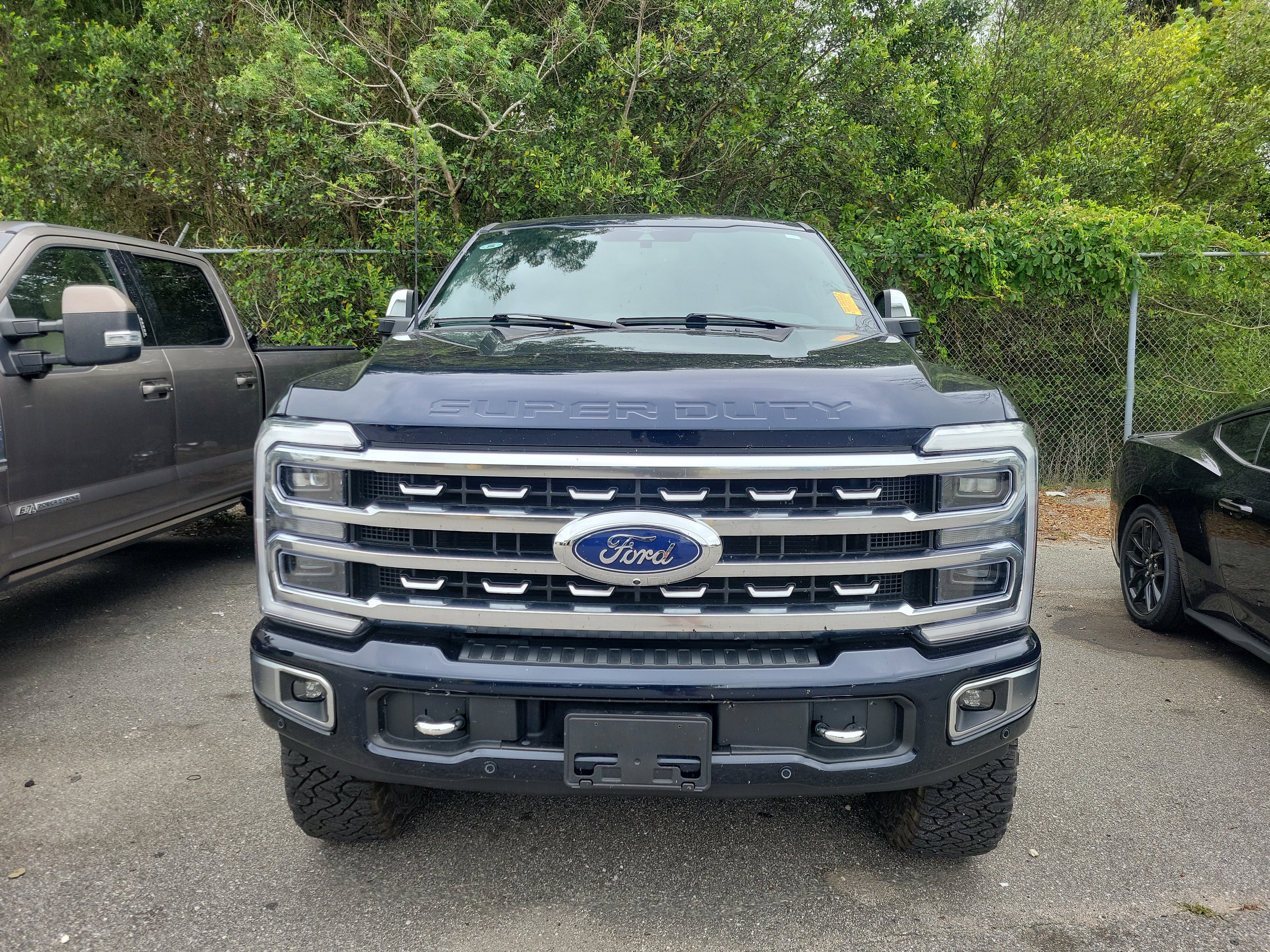 Used 2023 Ford F350 Platinum AWD/4WD image 2