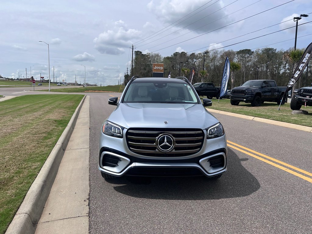 Used 2025 Mercedes-Benz GLS 450 4MATIC image 12