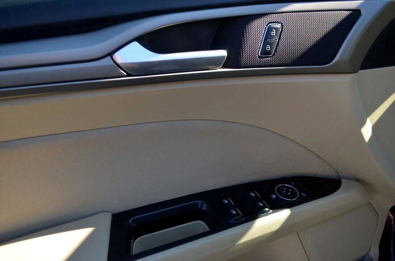 Used 2013 Ford Fusion SE image 24