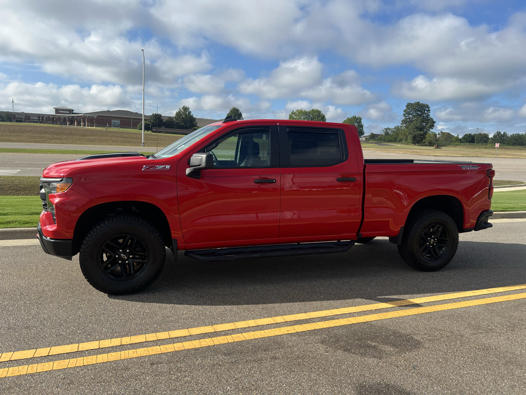 Used 2022 Chevrolet Silverado 1500 Custom Trail Boss w/ LPO, Dark Essentials Package AWD/4WD image 10
