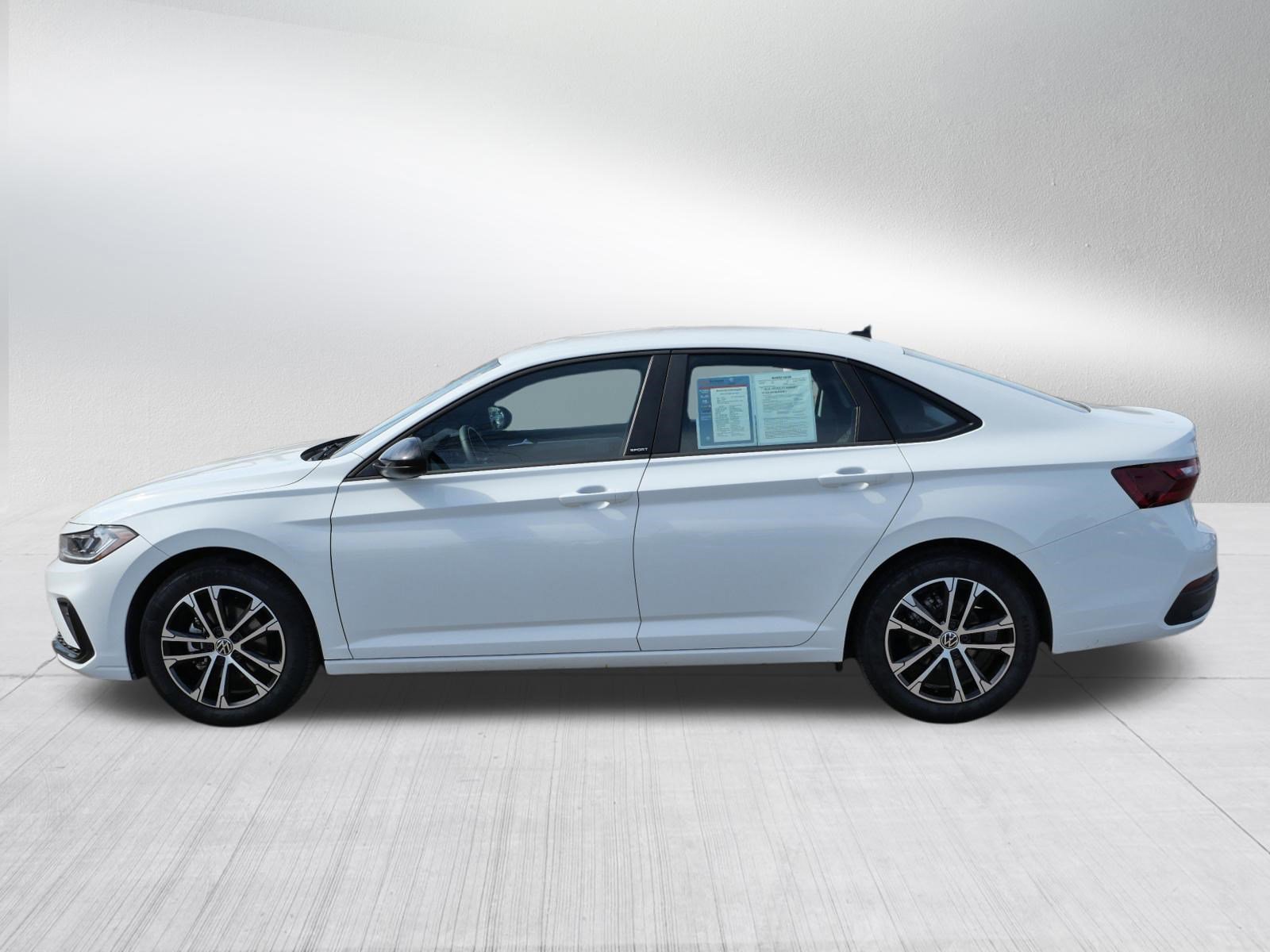 Certified 2025 Volkswagen Jetta Sport image 4