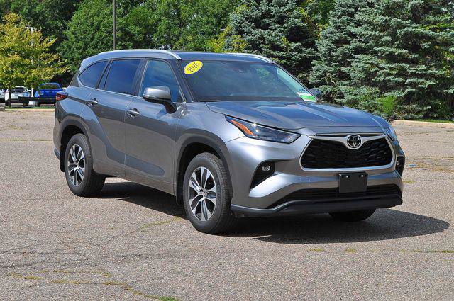 Certified 2026 Toyota Highlander XLE AWD/4WD image 1
