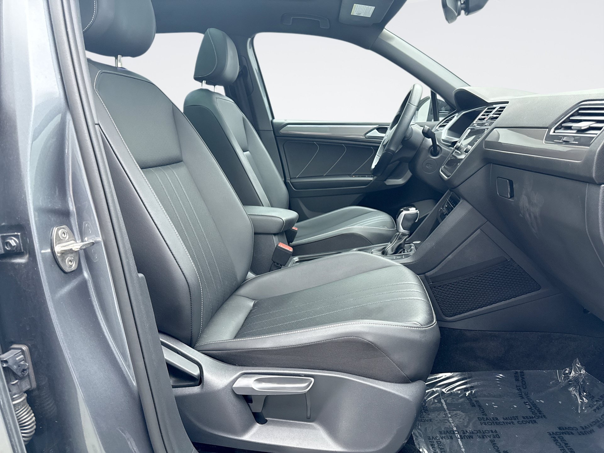 Used 2023 Volkswagen Tiguan SE R-Line FWD image 17