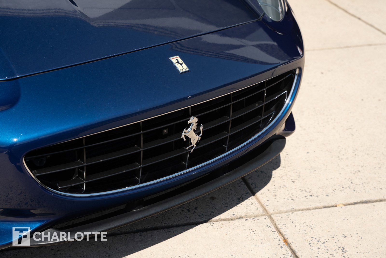 Used 2011 Ferrari California image 3