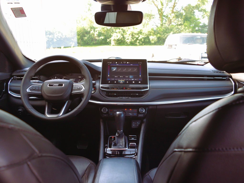 Used 2023 Jeep Compass Limited image 32