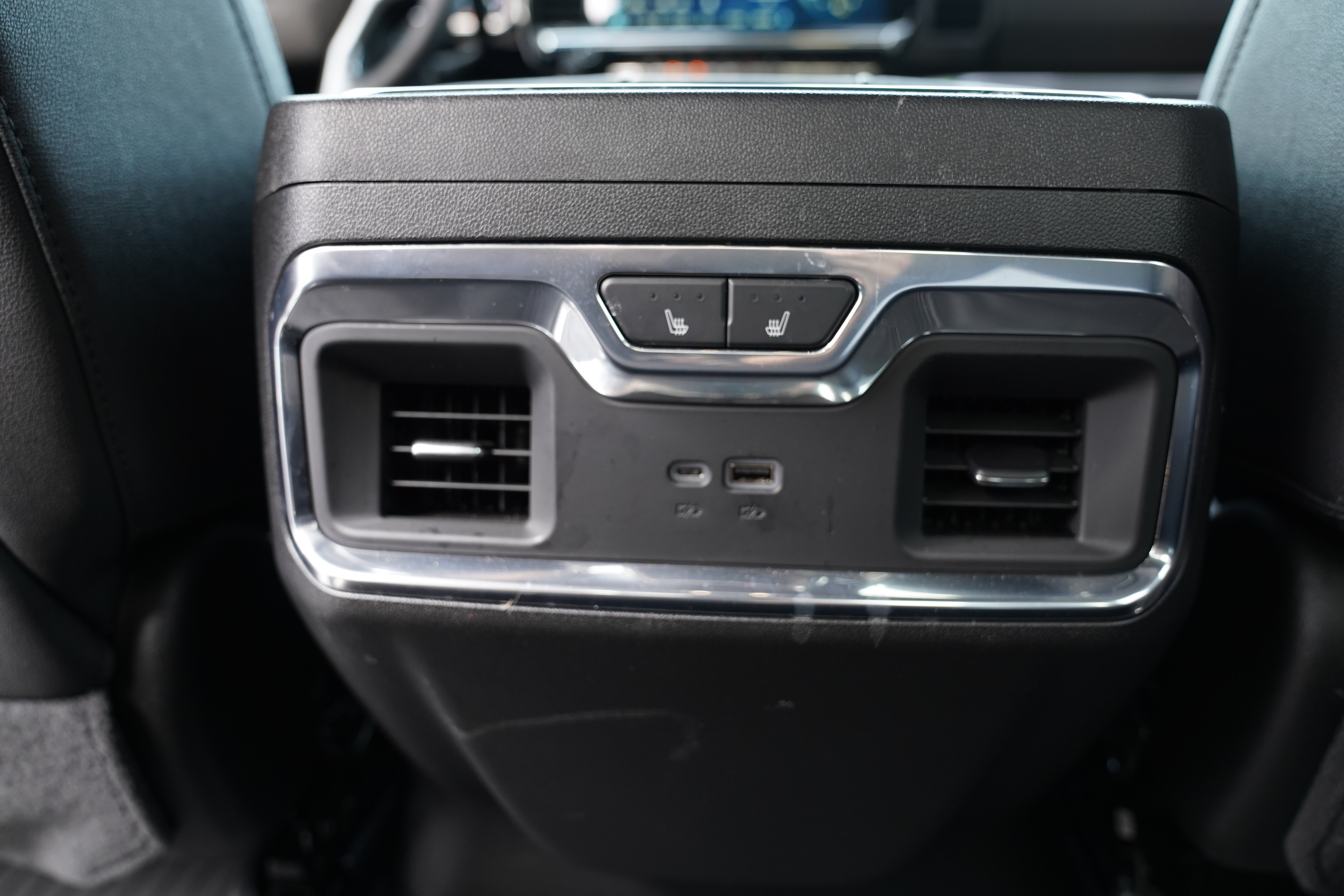 Used 2025 Chevrolet Silverado 3500 LTZ w/ LTZ Convenience Package AWD/4WD image 6