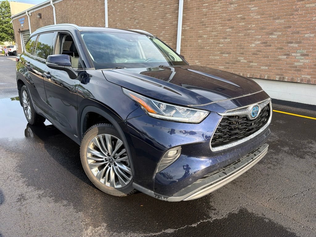 Used 2022 Toyota Highlander Platinum AWD/4WD image 3