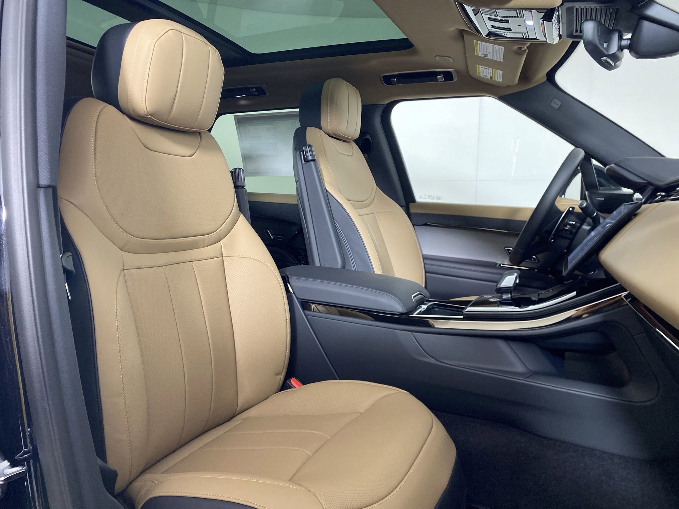 New 2025 Land Rover Range Rover Sport Dynamic SE image 17