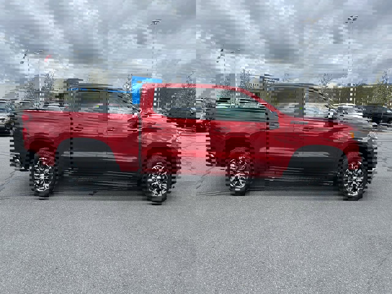 Used 2023 Chevrolet Silverado 1500 LT w/ Z71 Off-Road Package image 8
