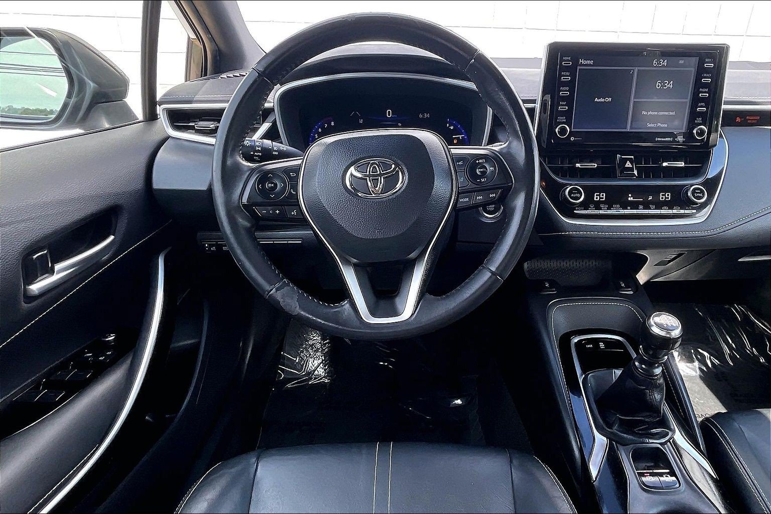 Used 2019 Toyota Corolla XSE FWD image 6