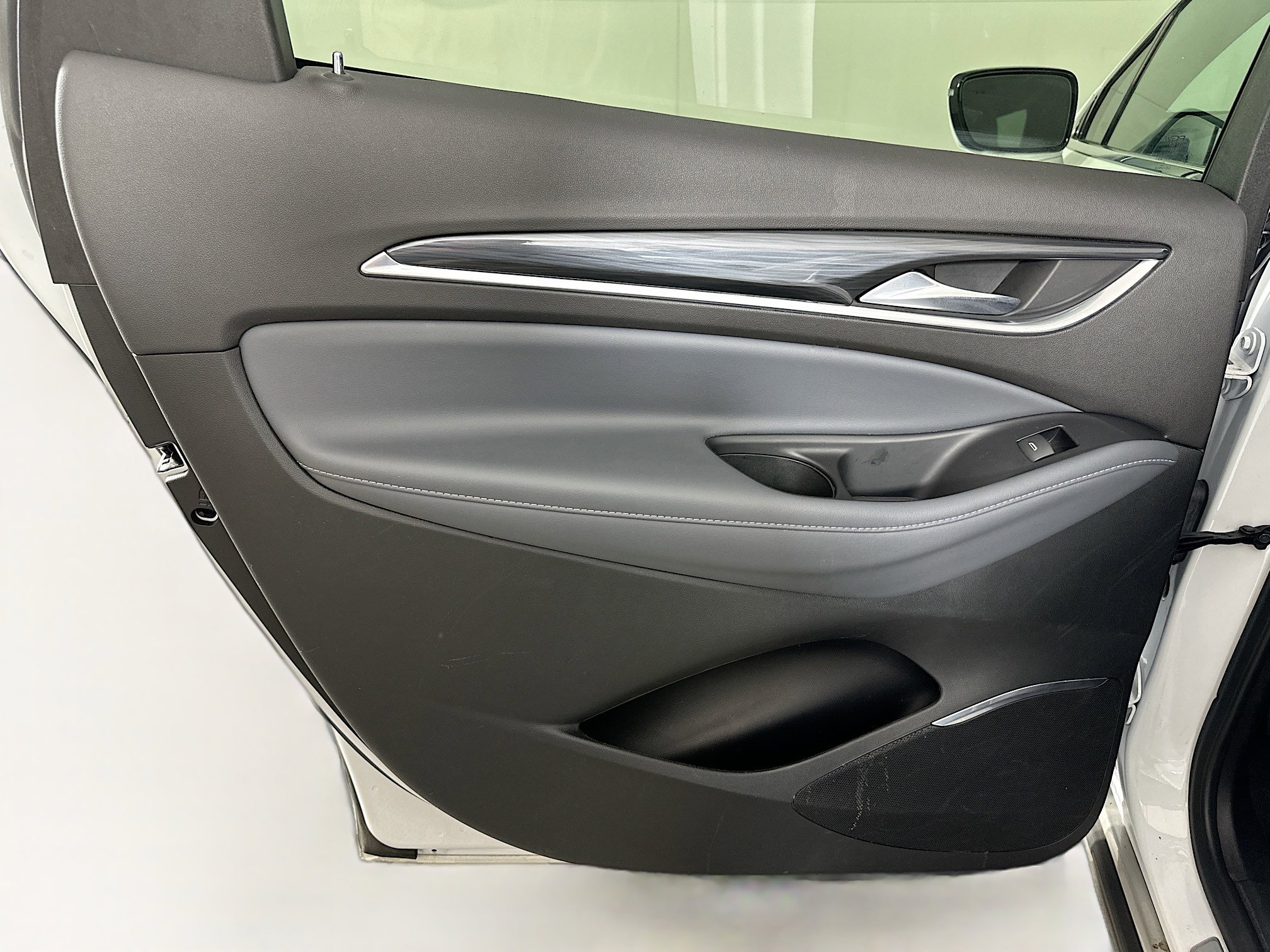 Used 2024 Buick Enclave Essence image 25