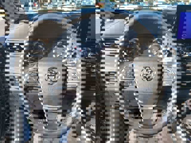 Used 2023 Toyota Highlander L image 16