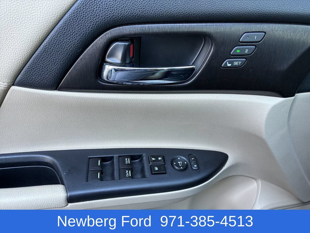 Used 2014 Honda Accord Touring image 11