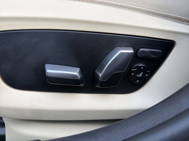 Used 2022 BMW 540i w/ Premium Package image 12