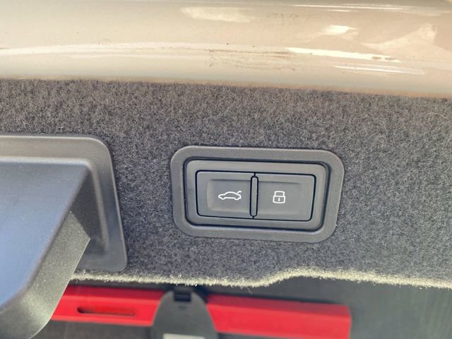 Used 2020 Audi A8 L 3.0T w/ Executive Package image 17