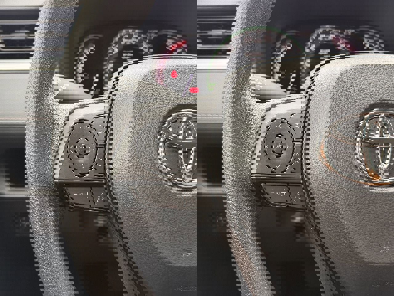 Used 2025 Toyota RAV4 XLE FWD image 15