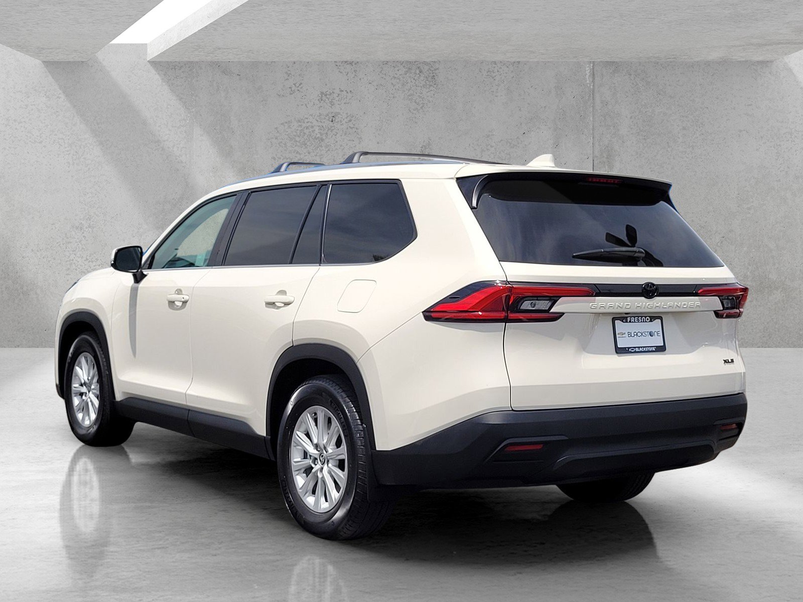 Used 2024 Toyota Grand Highlander FWD image 6